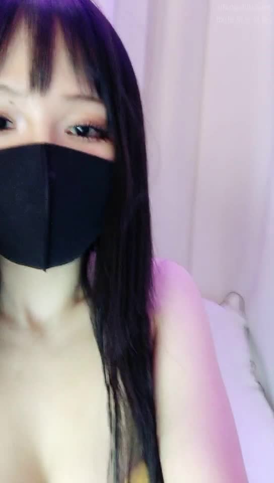 大三丝ASMR在线播放：轻语耳语+敲击音助眠视频，缓解压力放松身心