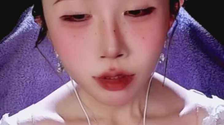 aki秋水ASMR孔雀鱼采耳视觉触发哄睡视频在线播放