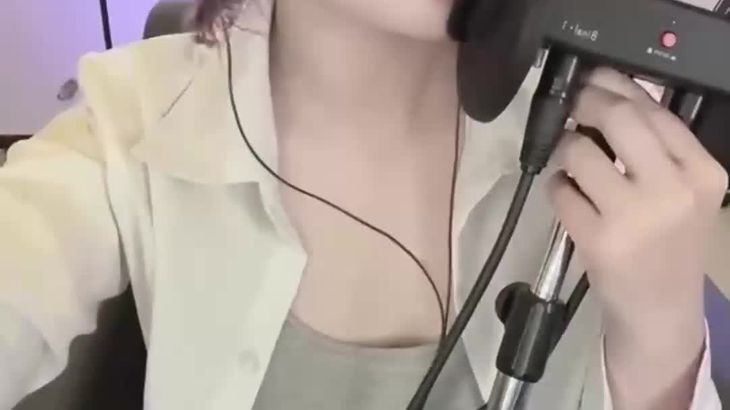 抖音灵儿甜美ASMR舔耳在线播放视频