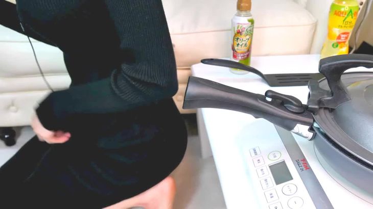 利香ASMR料理视频在线播放：私服制作大阪烧的沉浸式助眠体验