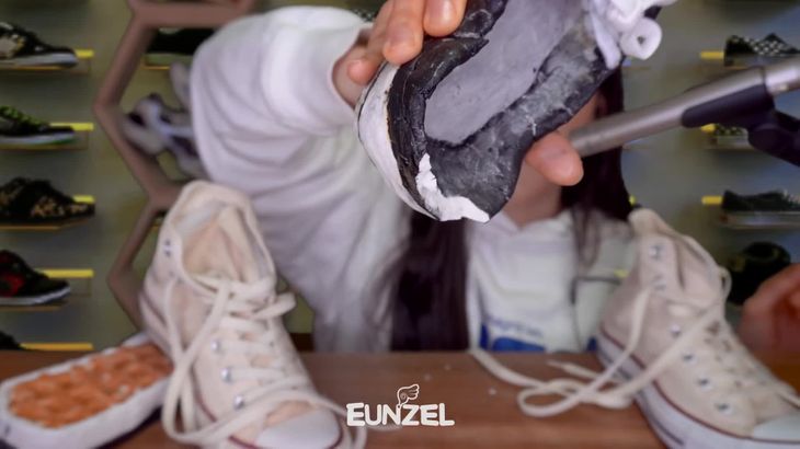 EdibleShoesASMR在线播放｜帆布鞋咀嚼声音解压视频沉浸式体验