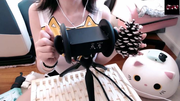 Aki秋水ASMR在线视频：极致催眠跳跳糖与舔耳放松体验