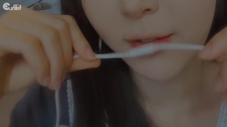 Lofi Mic nom nom ASMR视频在线播放 - 吃耳机声音沉浸体验