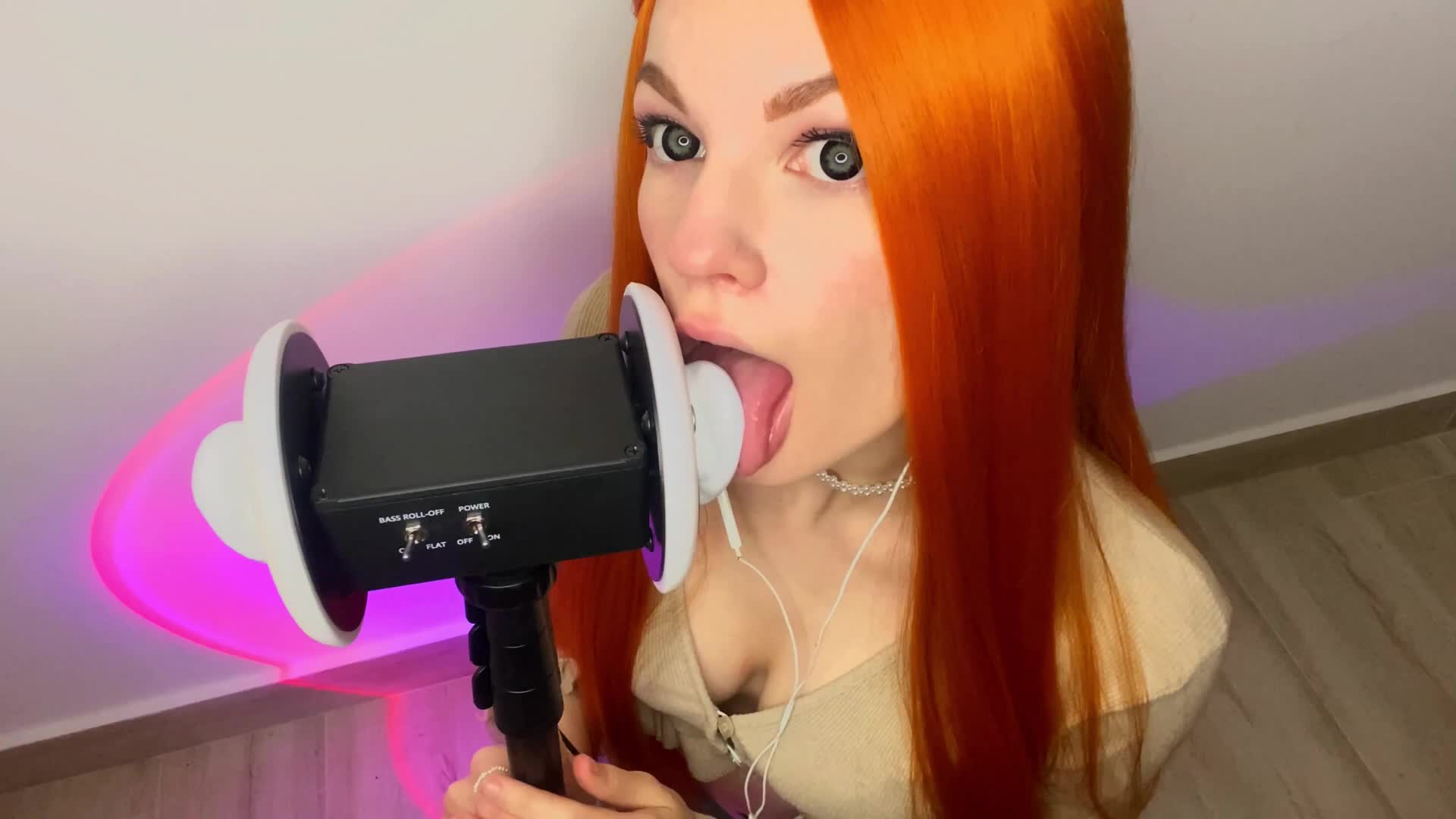 MOOD ASMR助眠视频在线播放：俄罗斯高颜值主播独家舔耳触发音