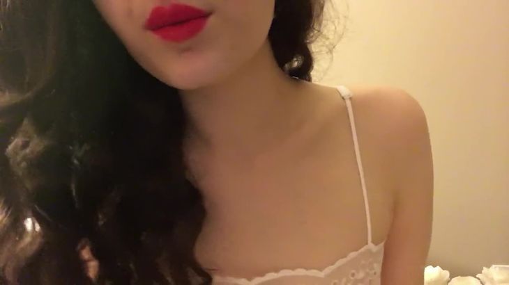 红唇阿姨ASMR在线播放：卷发姐姐私人定制耳语放松视频