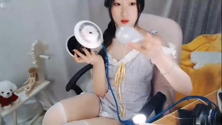 娱加绮夏ASMR魔法书视频在线播放：耳语触发音与沉浸式助眠体验