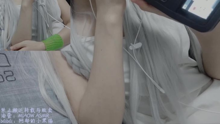 阿郁的小黑猫ASMR视频在线播放：沉浸式助眠口腔音与猫咪互动