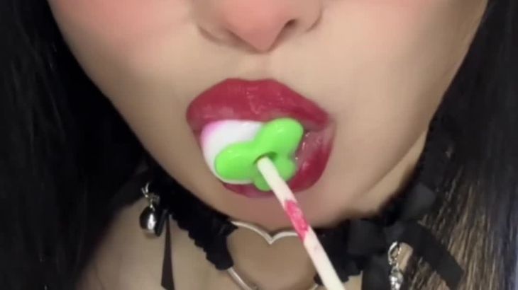 晚安yoyoASMR在线播放：沉浸式舔耳助眠与治愈系口腔音视频