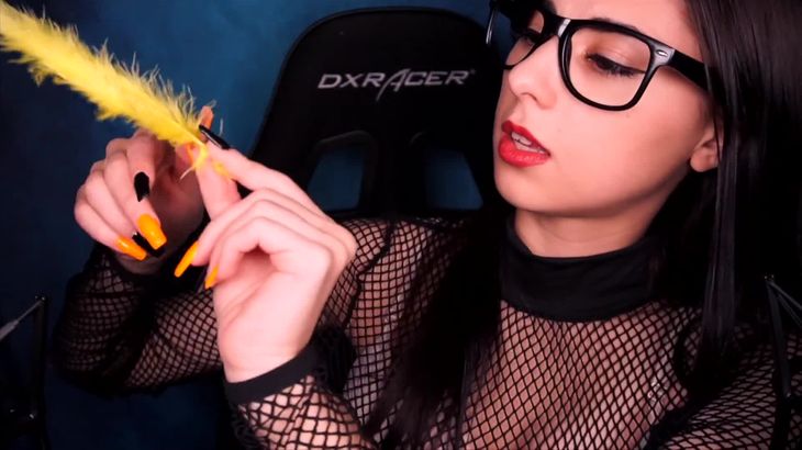 Pay Attention To Me助眠ASMR视频在线播放：沉浸式睡眠专注场景实录