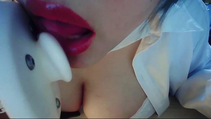 主播小暖ASMR舔耳视频在线播放：沉浸式助眠放松体验