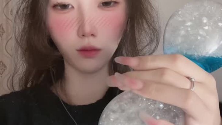 六六ASMR助眠视频在线播放 | 抖音人气哄睡师指尖魔法