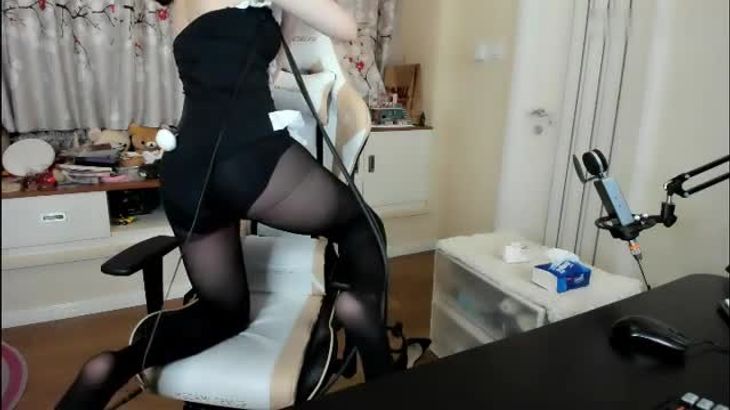 斗鱼曦曦女仆装ASMR视频在线播放，轻柔耳语助眠解压