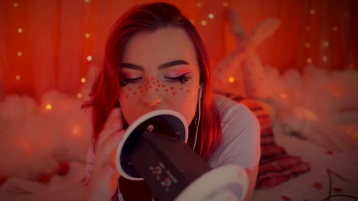 Lily ASMR 在线播放视频：深度耳舔音频全景沉浸体验