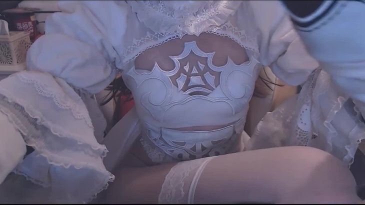 Aki秋水ASMR视频在线播放：花嫁丝袜助眠体验与舔耳音效