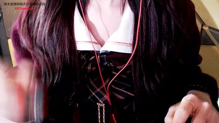 Aki秋水ASMR圣诞JK玛奇玛含麦足部美甲视频在线播放