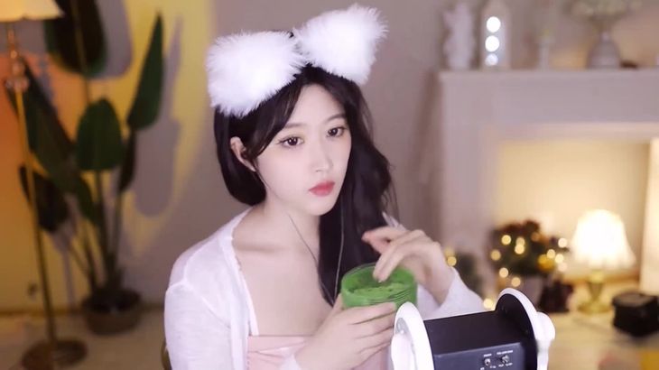 大伊伊在线ASMR视频：吸管与芦荟胶声控助眠沉浸体验