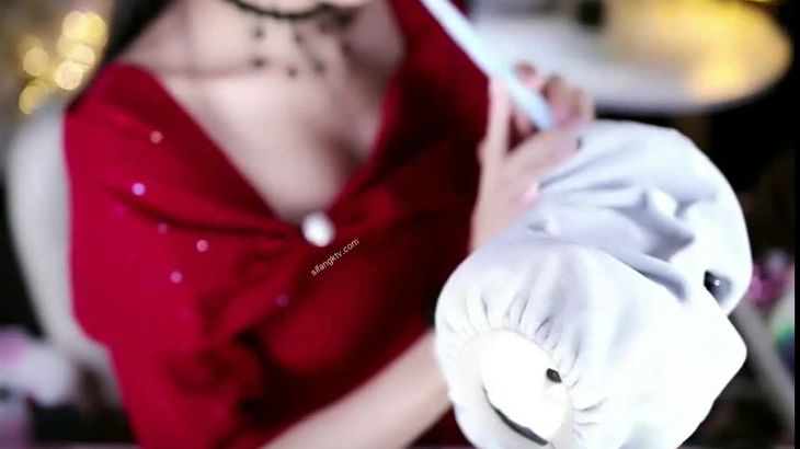 泠欢儿ASMR助眠视频在线播放：魔法书定制、直升机立体声沉浸体验