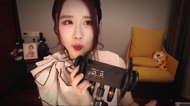 Caroline ASMR视频在线播放：舒缓睡眠声音疗法与精油助眠体验