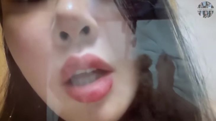 kiki瓜ASMR视频在线播放：玻璃法式接吻与沉浸式触发音体验