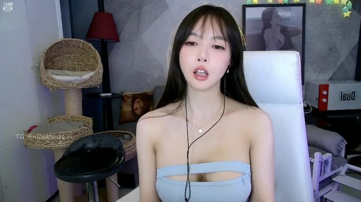 大艺术嘉Carrie ASMR在线播放：斗鱼啄木鸟口腔音视频与芦荟胶护理体验