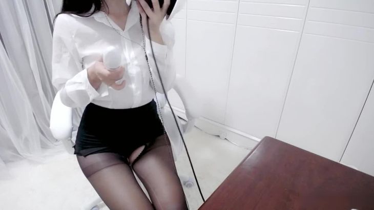 御媚儿ASMR视频在线播放：飞机福利小玩具放松体验