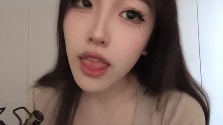 璐璐哄睡屋付费帮女郎高跟鞋网袜ASMR视频在线播放