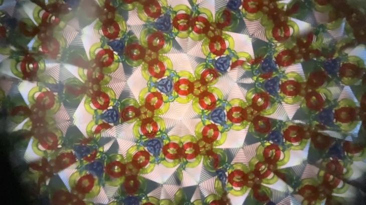 六六ASMR助眠视频在线播放：指甲敲击与声控哄睡的沉浸体验