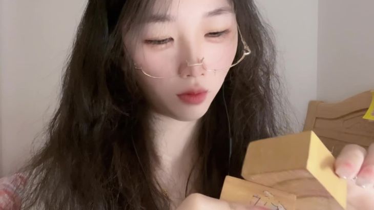 六六ASMR助眠视频在线播放 | 声控哄睡、指甲敲击触发音