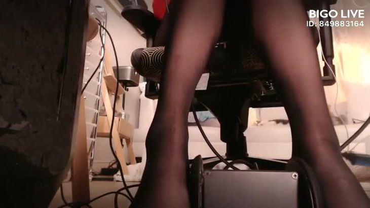 轩子巨二兔ASMR视频在线播放：特殊视脚助眠体验