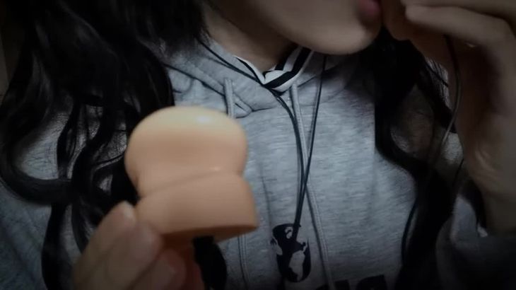 coconut椰砸ASMR助眠视频在线播放：ku100口腔音与舔耳触发音