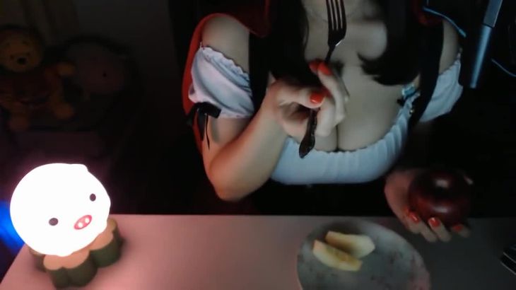 赤ずきんちゃんASMR咀嚼音视频在线播放：苹果进食与万圣节主题推荐