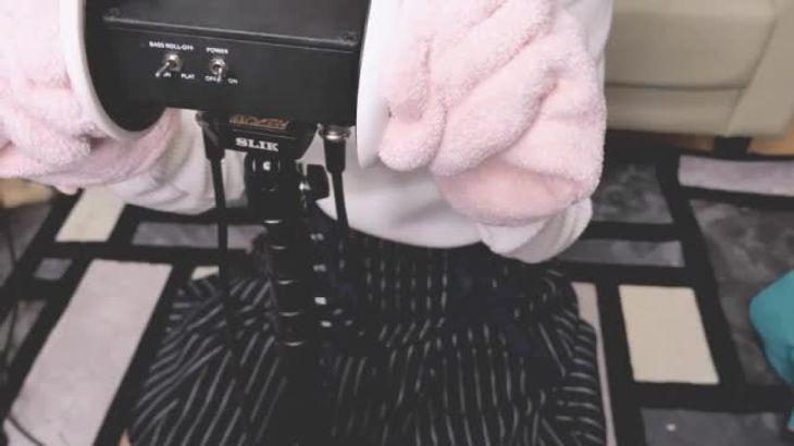 利香ASMR在线播放视频：KU100专业麦克风极致舔耳与耳语疗愈