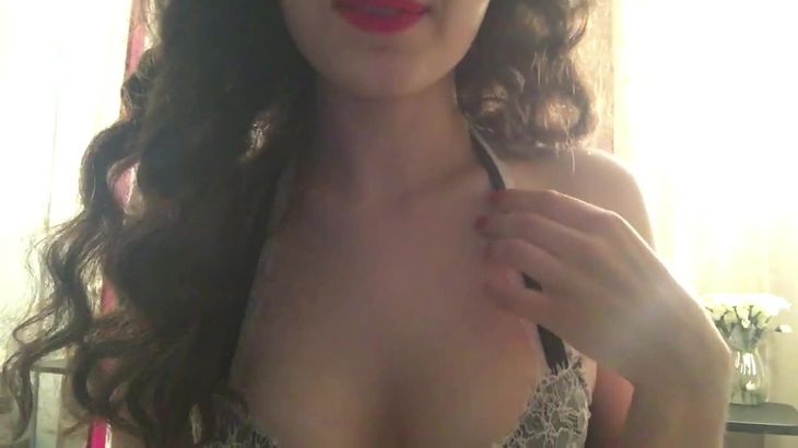 红唇阿姨ASMR女仆角色扮演在线播放视频_沉浸式耳语触发音体验