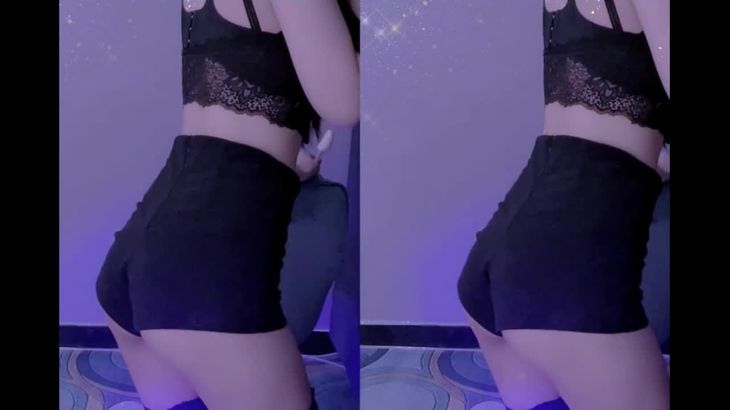 斗鱼小一ASMR舔耳视频在线播放：雪糕舔耳助眠沉浸体验