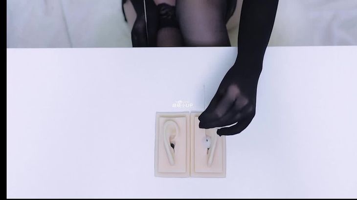 晓晓小UP ASMR医用耳朵在线播放，黑丝助眠超长沉浸体验