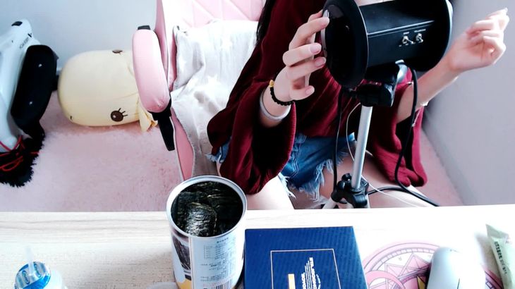 Aki秋水ASMR在线吃播视频观看 - 一起来吃零食呀~沉浸式ASMR体验