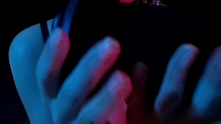 蛇蛇snakey ASMR在线播放：头等舱空姐剧情+舔耳音效助眠视频 | 口腔音沉浸体验