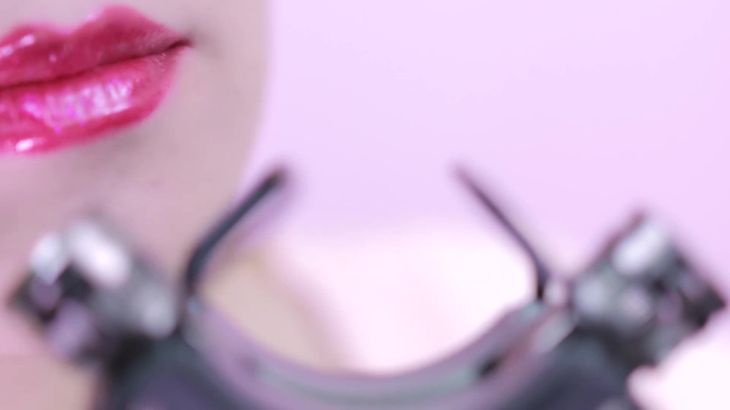 晓晓小UP ASMR舒缓助眠视频在线播放 - 揉耳声、乳液声、芦荟胶触发音