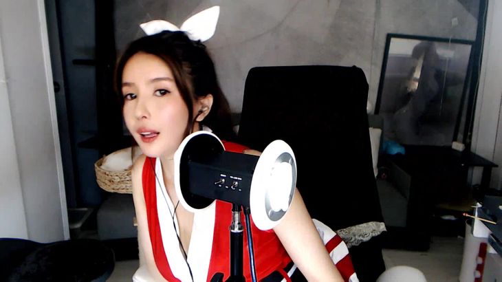 大艺术嘉carrie ASMR助眠视频在线播放：啄木鸟口腔音与心跳声全集