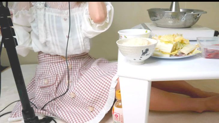 利香ASMR视频在线播放：私服料理聊天助眠体验