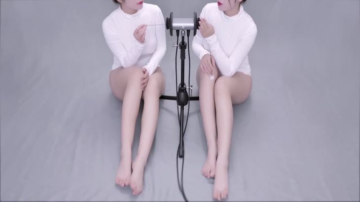 晓晓小UP ASMR视频在线播放：双人白衣沉浸式助眠体验