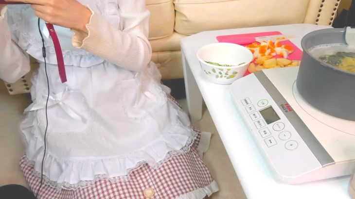 利香ASMR料理视频在线播放：私服围裙制作治愈系土豆沙拉