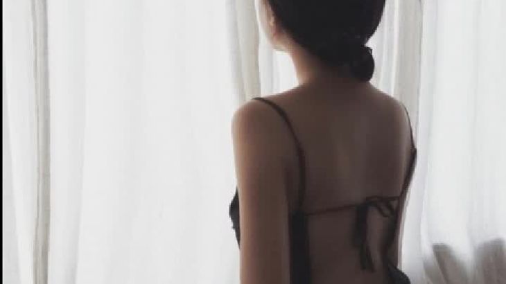 Aki秋水ASMR在线播放：地下室舔耳调教与轻柔耳语视频