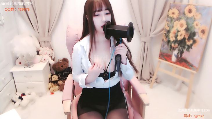 尤猫醒醒ASMR在线视频：白衬衫舔耳诱惑与放松助眠声音体验