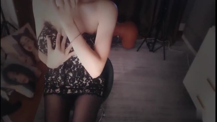 小小奶瓶儿ASMR钞票枪沉浸式助眠视频在线播放