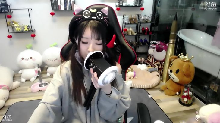 小女巫露娜ASMR在线播放：口腔音、魔法主题沉浸式放松体验