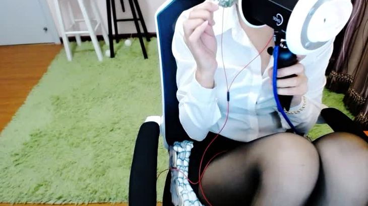 冷小六ASMR助眠视频在线播放-斗鱼飞机办卡助眠视频集