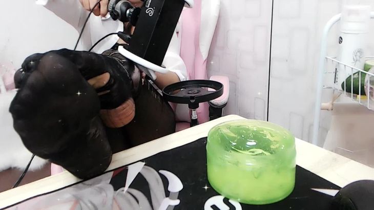 甜酥小奶猫ASMR在线视频：沉浸式撕黑丝芦荟胶脚部摩擦疗愈体验