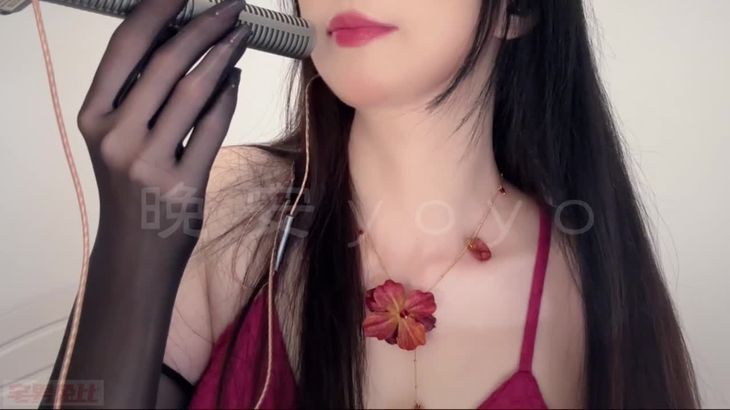 晚安yoyo ASMR视频在线播放：口腔音舔耳助眠与灯光触发放松体验