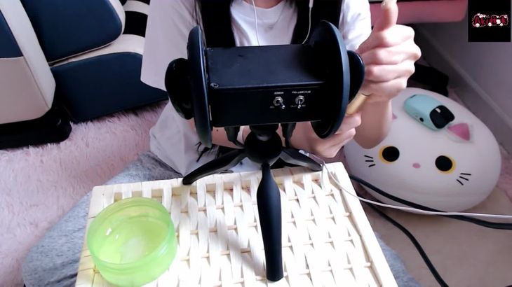 Aki秋水ASMR芦荟胶SPA视频在线播放：足控福利与居家放松体验